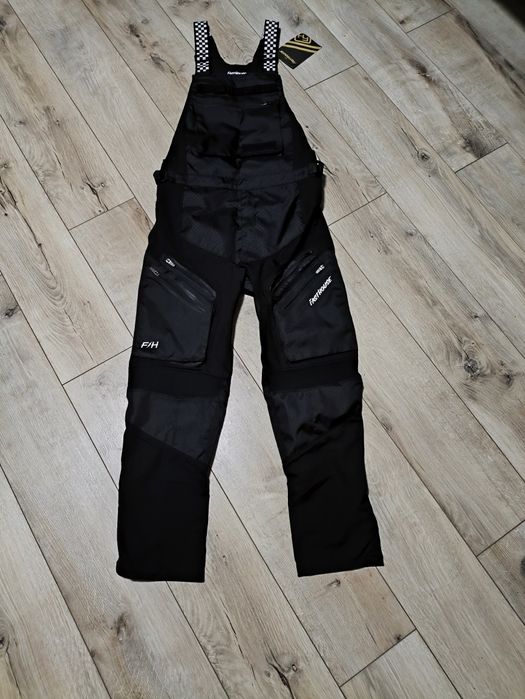 Мотоштаны,мотокомбинезон.