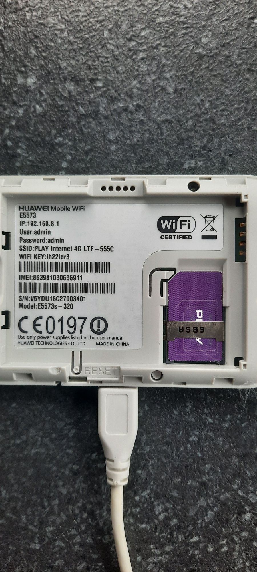 Router Huawei model E5573s bez simloca.