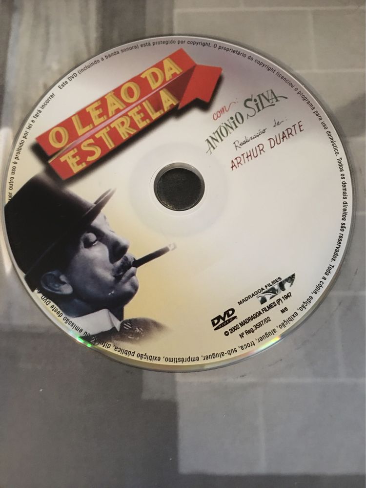 Livro ilustrado com CD incluido.