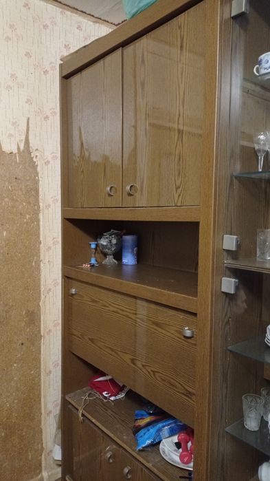 стінка в кімнату