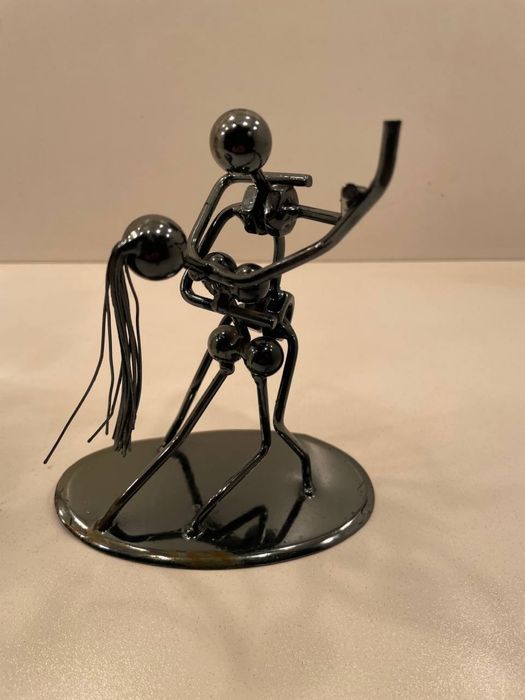 Статуэтка из метала