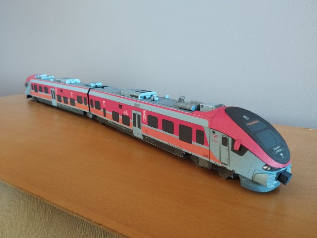 Model kartonowy zabawka pociąg miejski autobus szynowy PESA Link POLRE