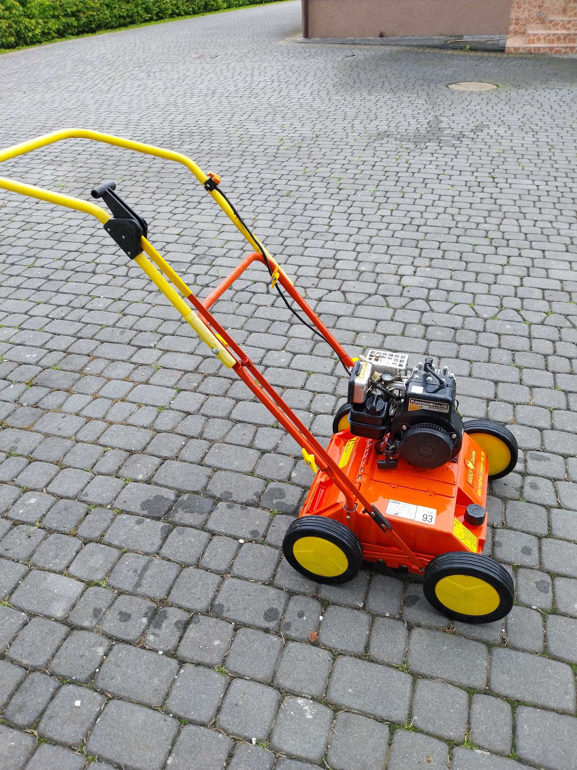 Wertykulator spalinowy