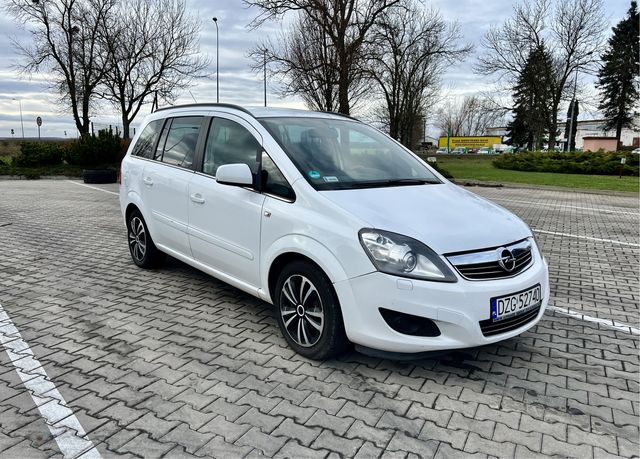 Opel Zafira samochod 7 osobowy