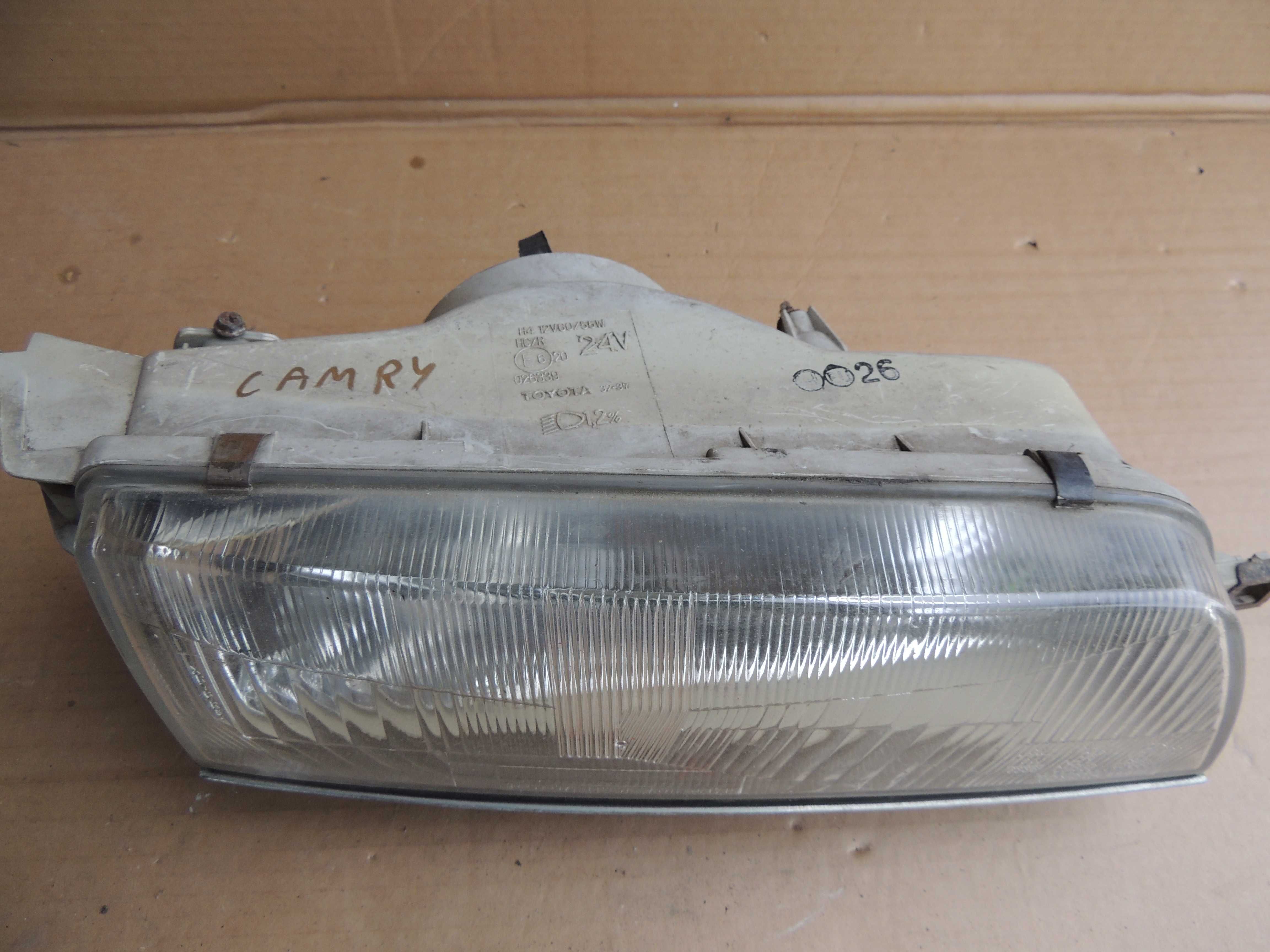 Lampa przednia prawa europejska Toyota Camry II 2 87,88,89,90,91,92