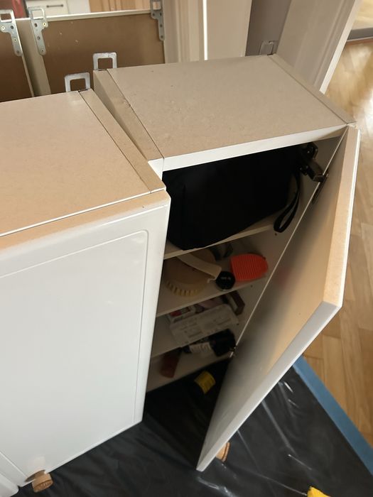 Zestaw dwie szafki łazienkowe wiszące biały połysk