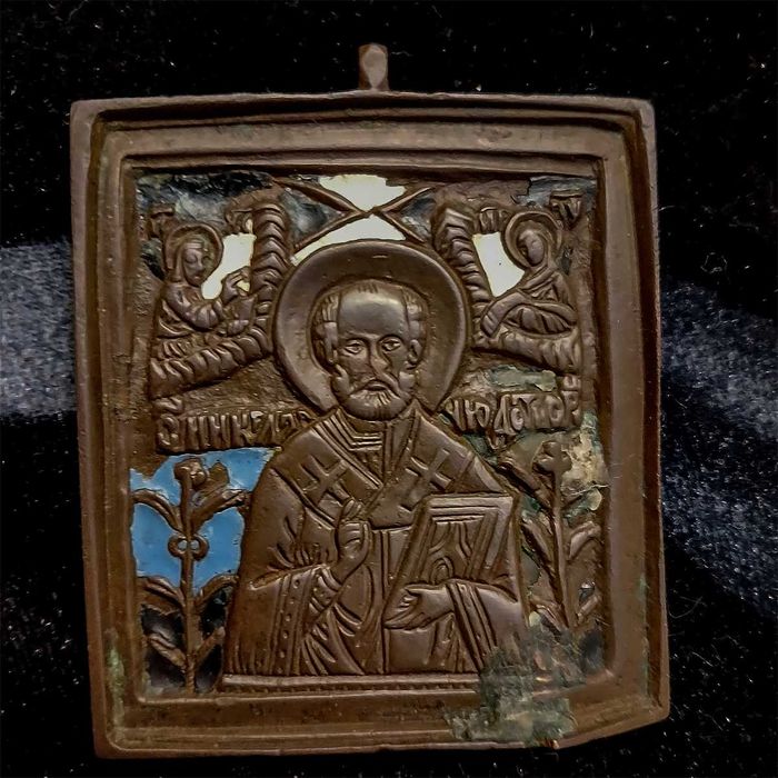Дорожная икона Николай с эмалью. XIX век.