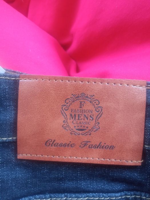 Джинси на роботу. Прекрасний склад тканини.