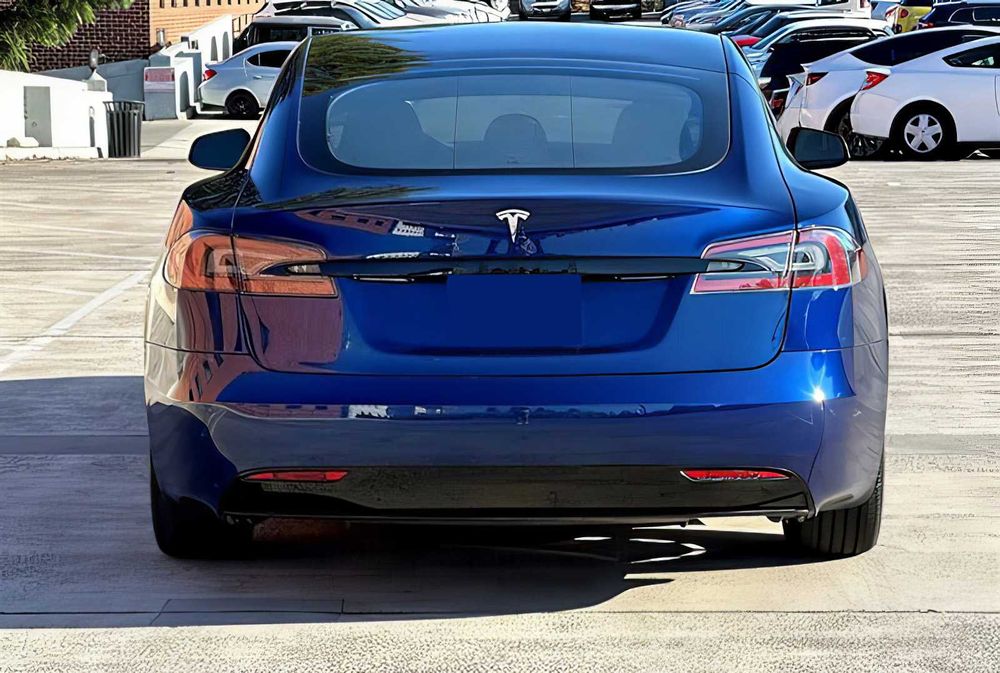 Tesla Model S      2018