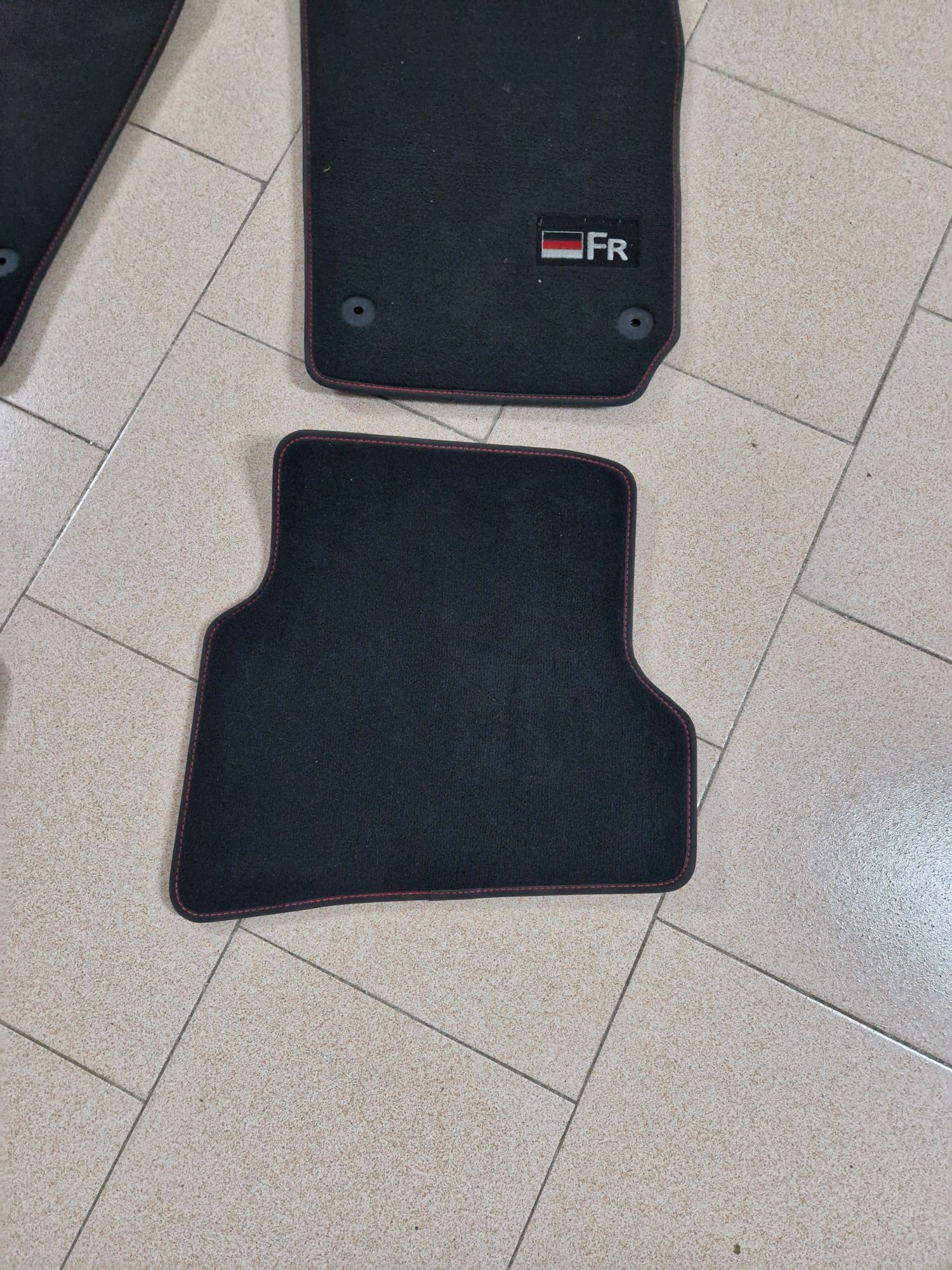 Tapetes Seat Ibiza 6J veludo FR