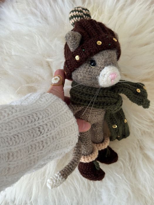 Kotek na szydełku, zimowy kotek, rękodzieło, prezent handmade