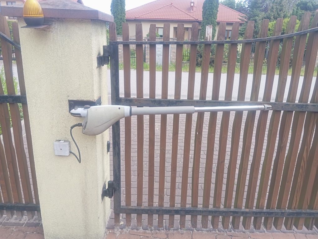 Napęd do bramy wjazdowej dwuskrzydłowej