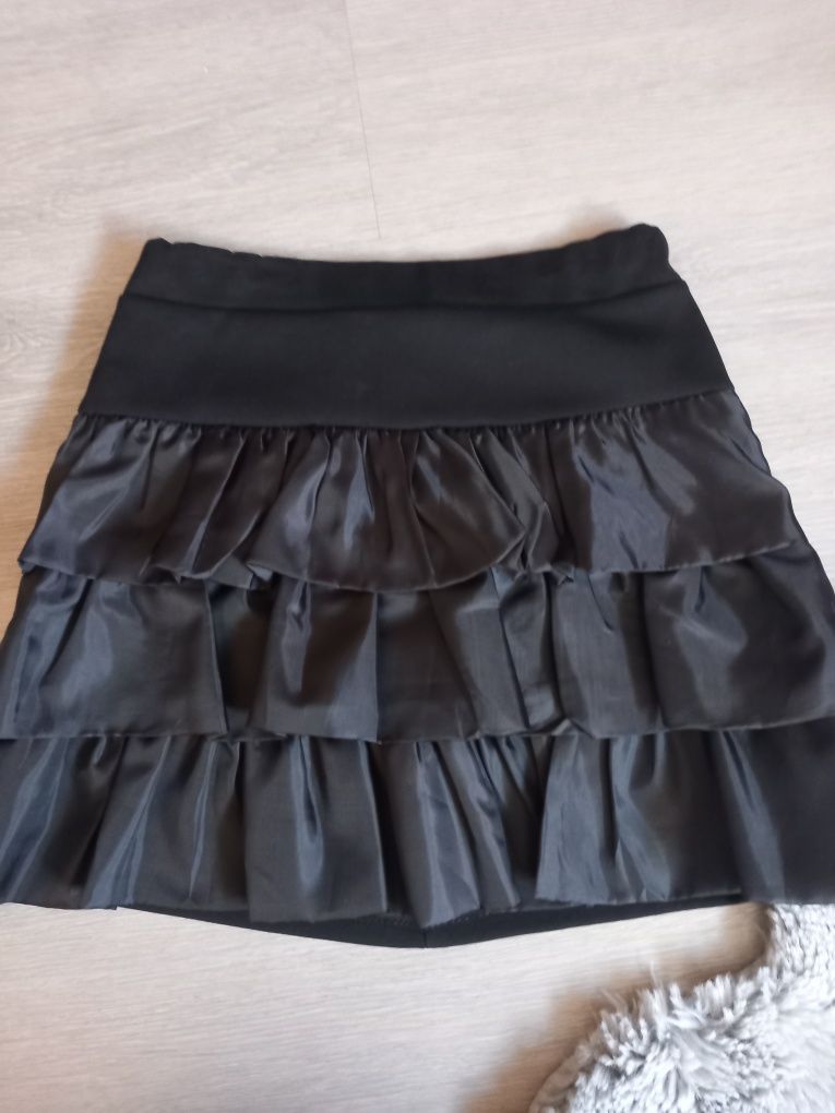 Elegancka czarna spódnica S