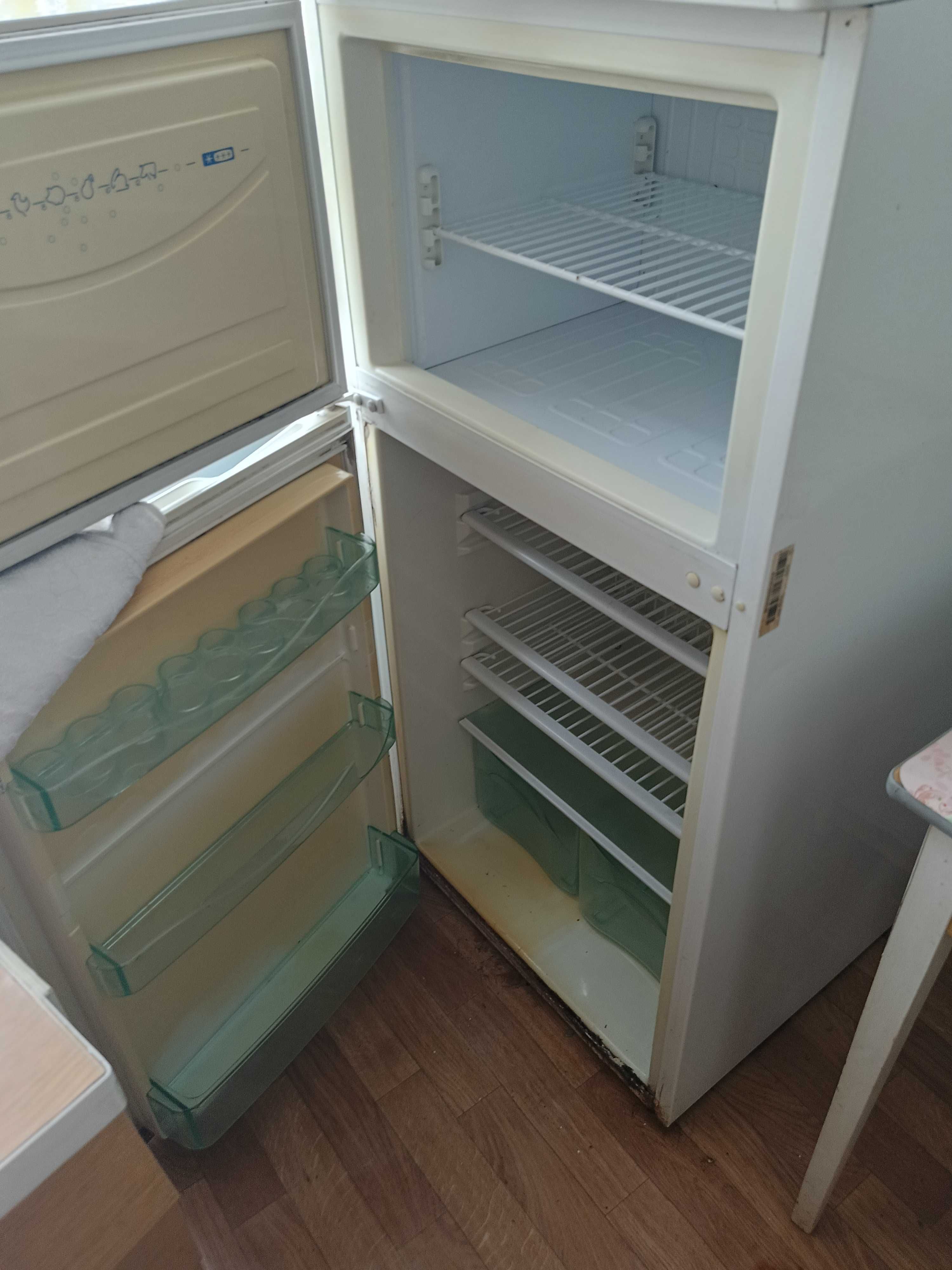 Lodówka używana 125 cm wysokość
