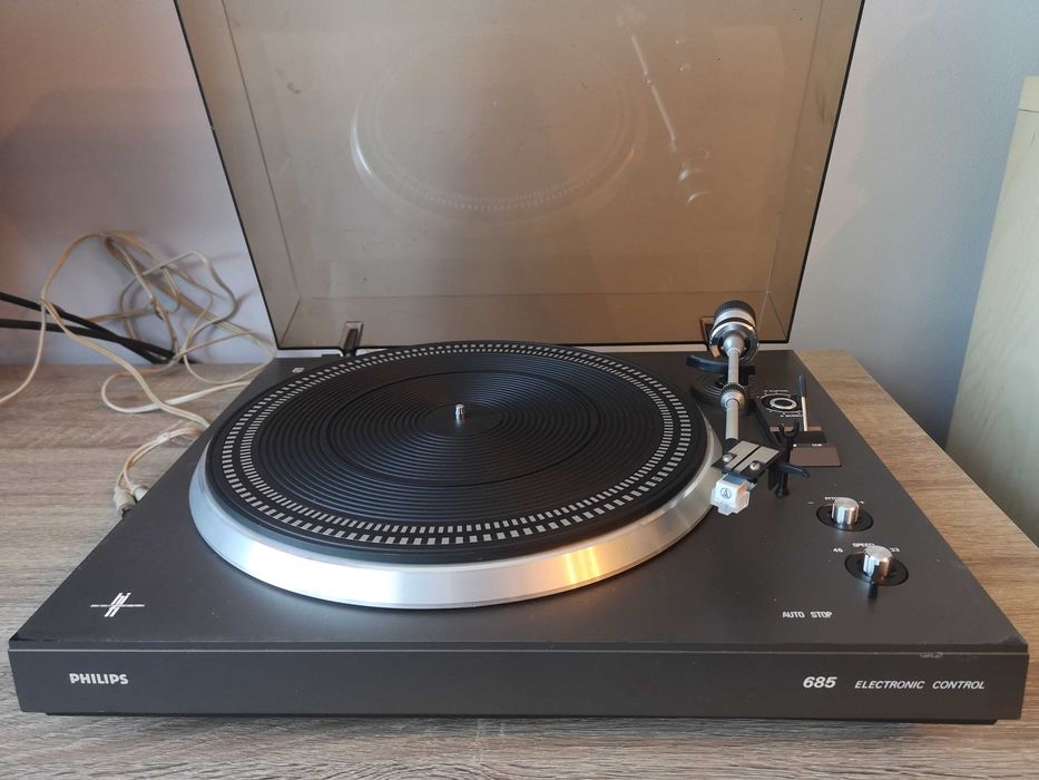 Gramofon Philips 685