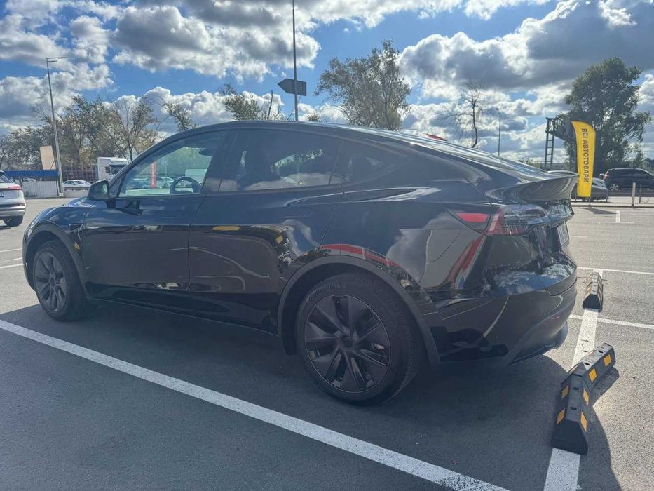 Майже нова сама дальнобійна Tesla Model Y! 2024р