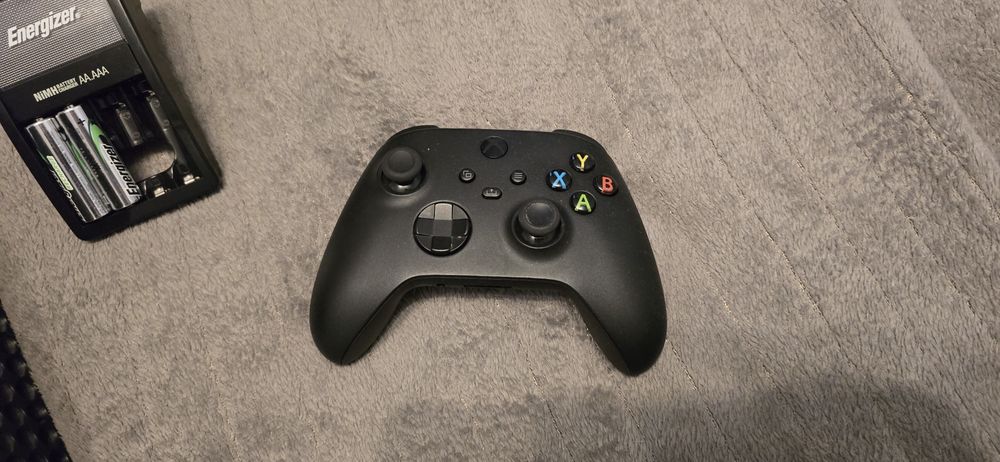 Xbox series x 1tb + ładowarka