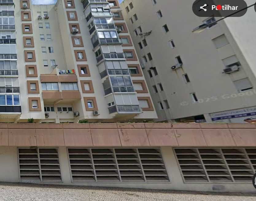 Estacionamento, junto Mercadona, Lambert