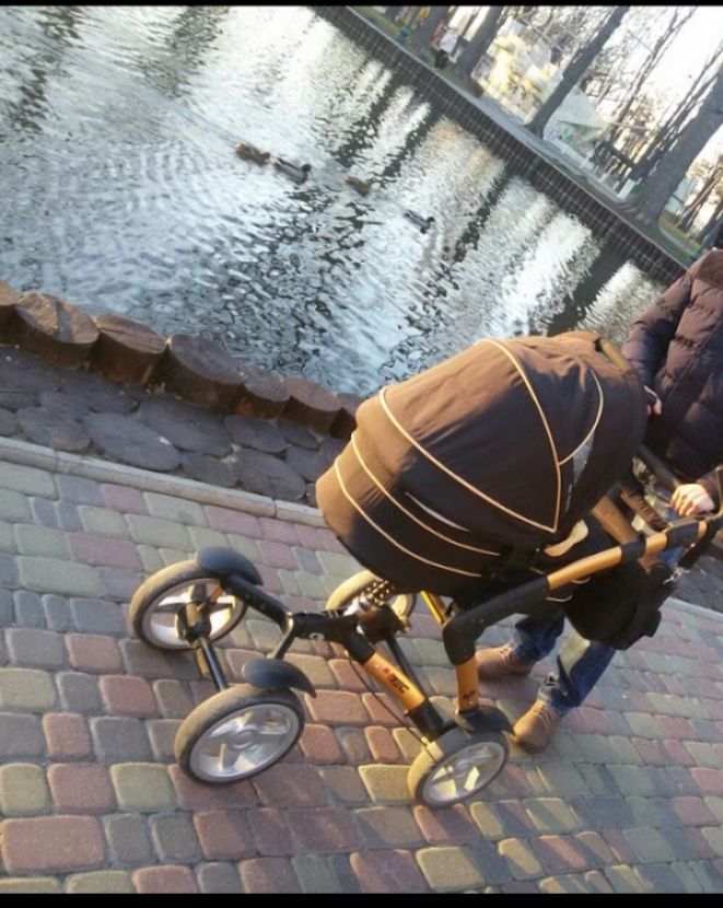 Продам коляску 2 в 1