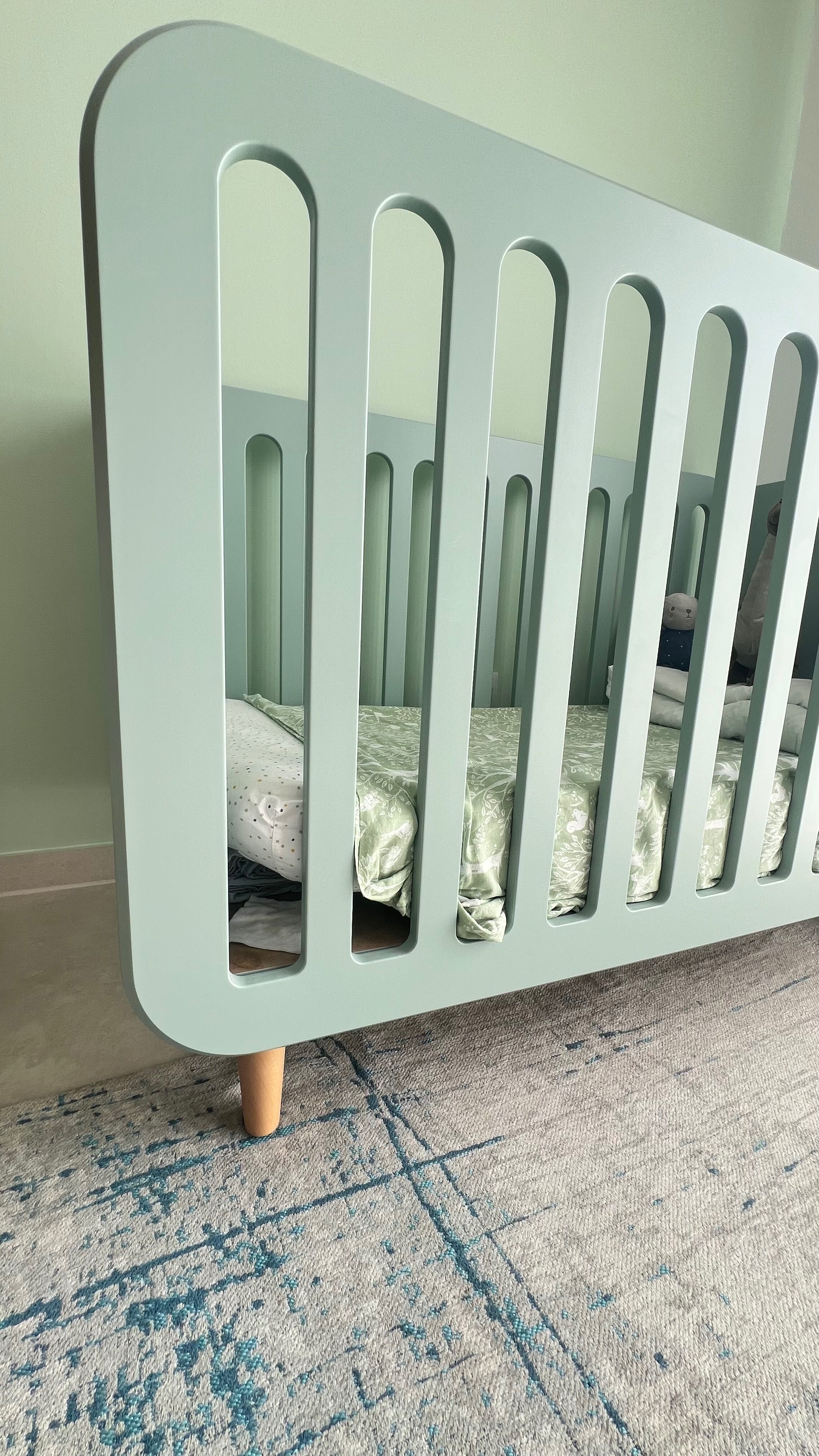 Cama de bébé com colchão
