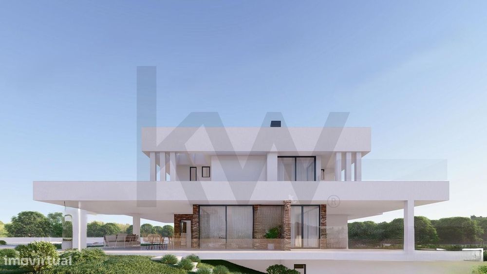 Moradia de Luxo  Inserida num lote de Terreno com 2615m2