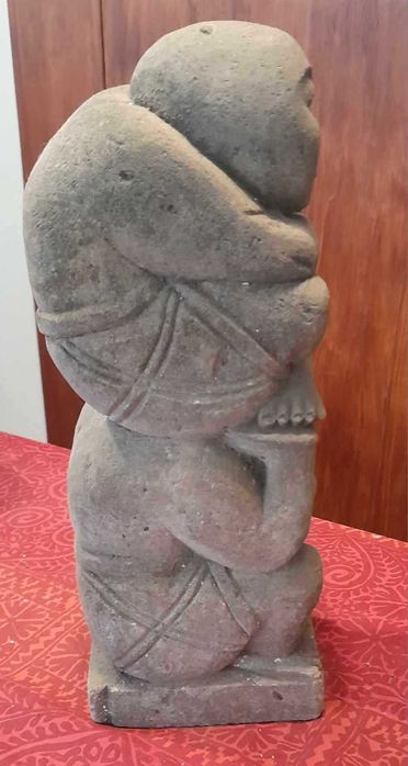 Estátua em Pedra Vulcânica - Origem: Malásia