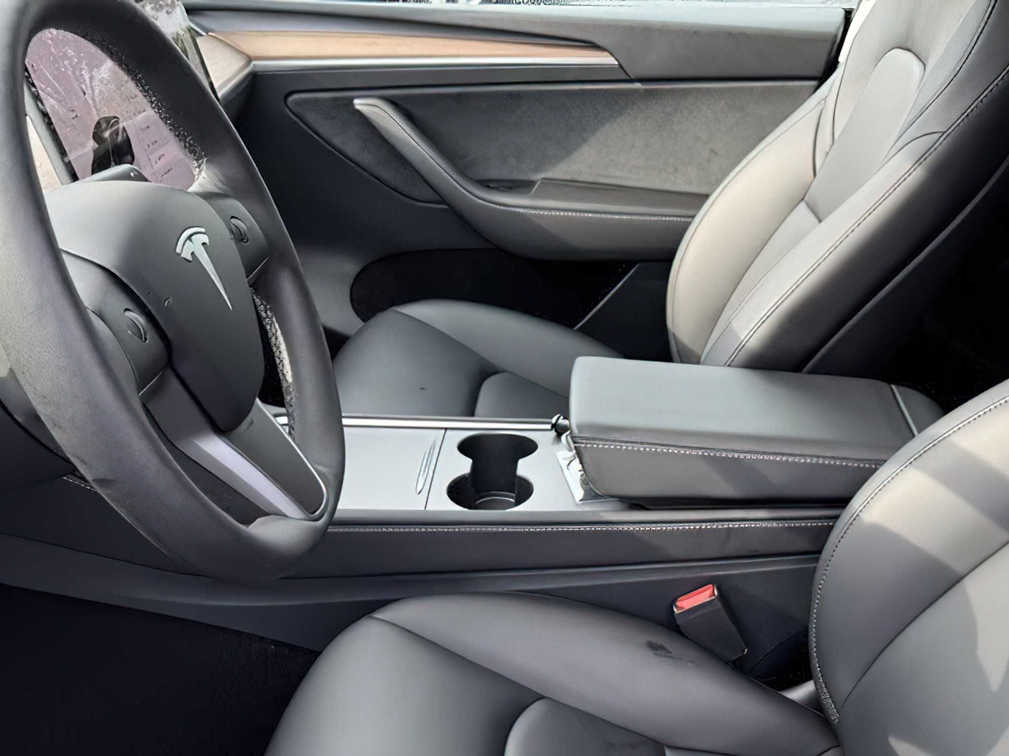 Tesla Model Y Long Range 2025