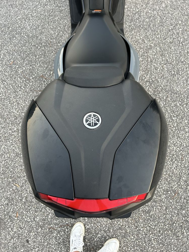 Yamaha NMAX 2024 com topcase