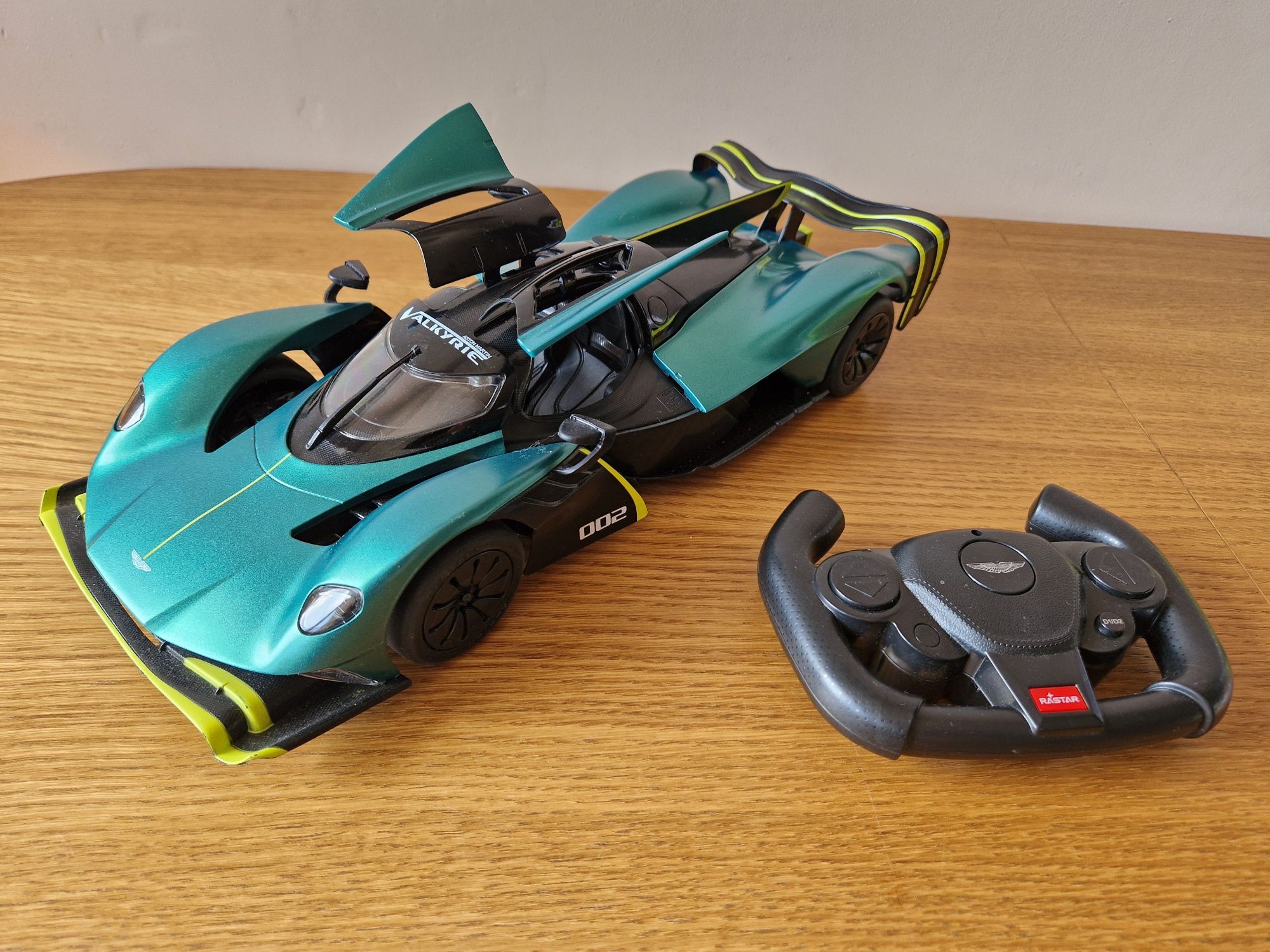 Aston Martin Valkyrie AMR Pro auto zdalnie sterowane.