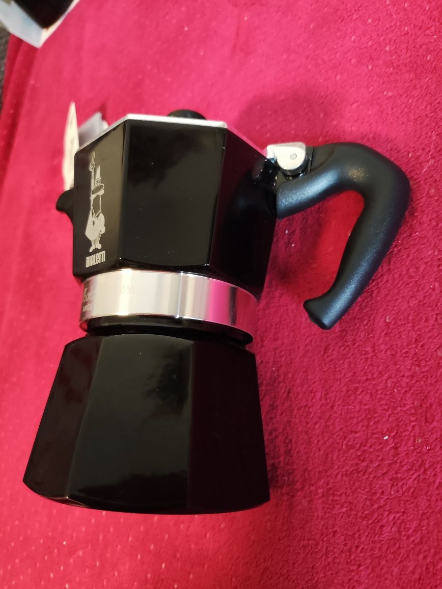 Kawiarka Bialetti klasyczna czarna Moka Express do kawy zaparzacz