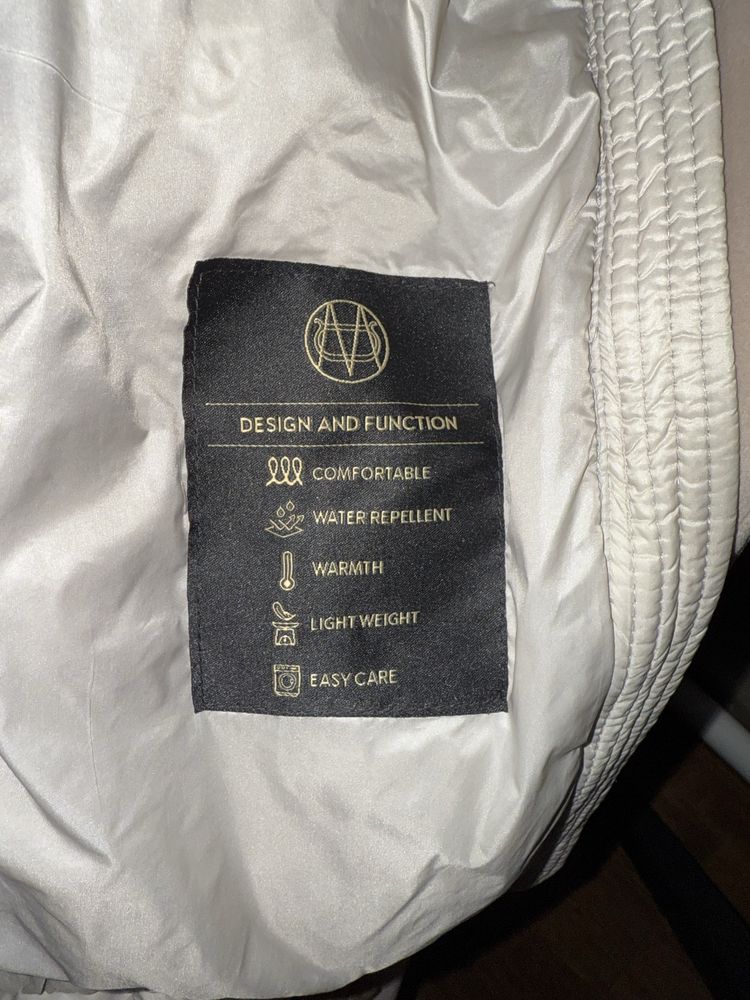 Куртка бомбер , невагома . Massimo Dutti. Розмір М .