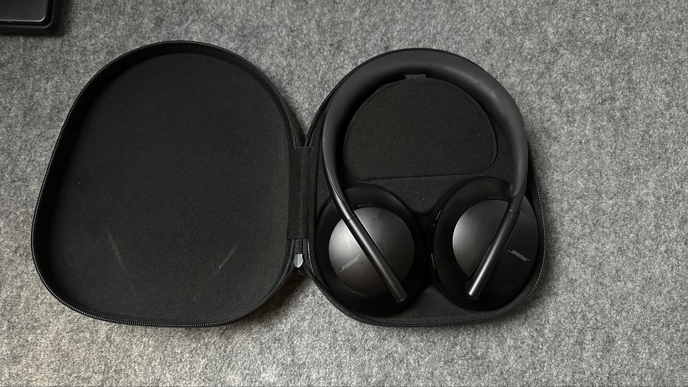 Bose Noise Cancelling Headphones 700