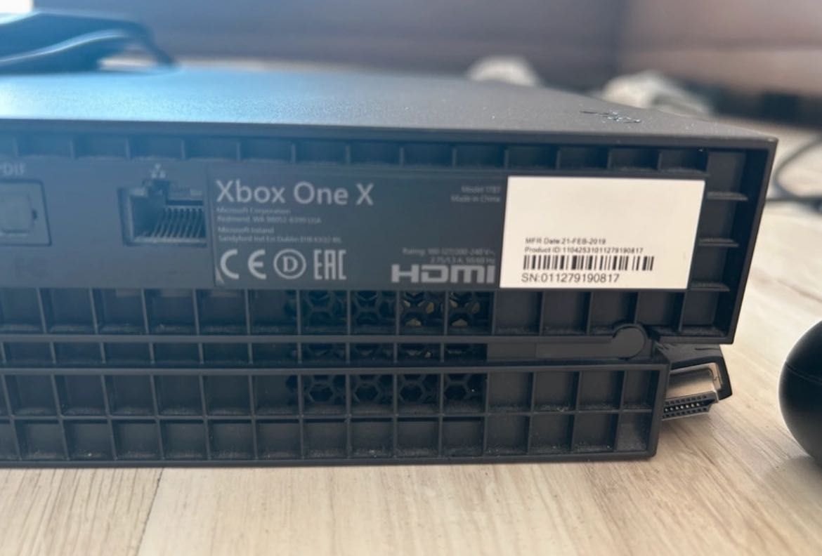 xbox one x + akcesoria