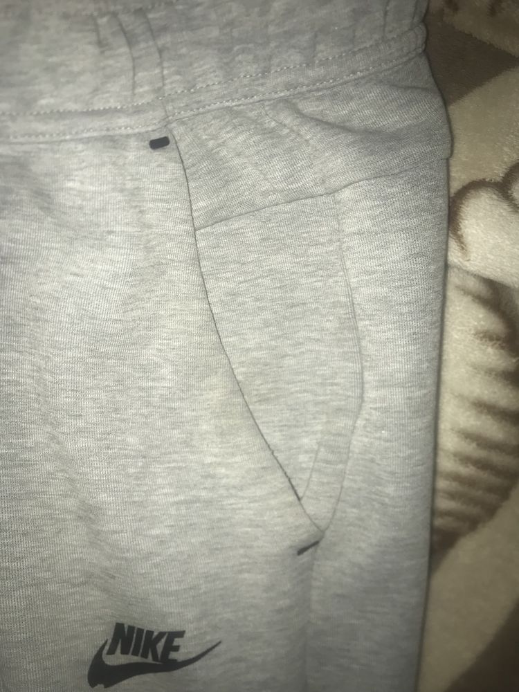 Продаю оригинальные штаны nike tech fleece grey в идеальном состояние