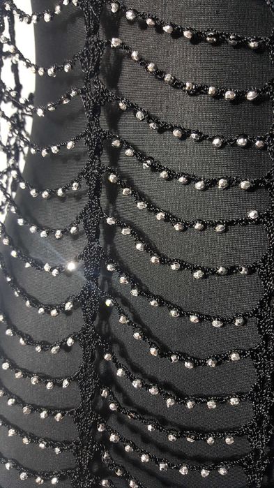 PrettyLittleThing Czarna siateczkowa sukienka z koralikami Glamour 38