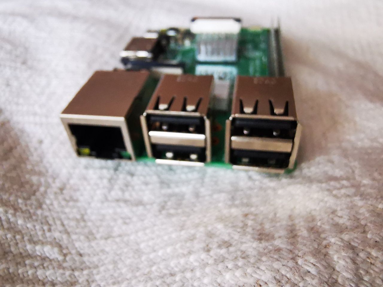 Raspberry Pi 3 Model B z oryginalną obudową – bardzo dobry stan