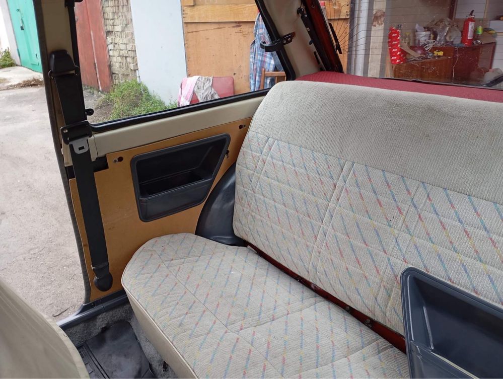 Продається супер-економний  автомобіль DAIHATSU CHARADE