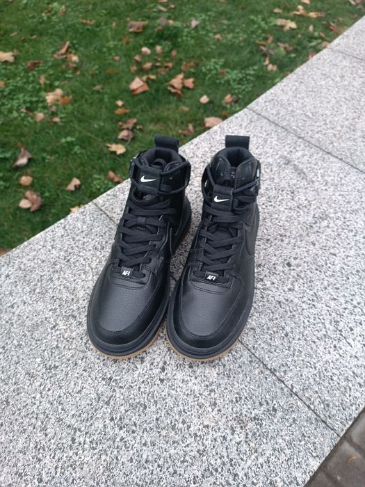 Продам чоловічі високі кросівки відомої фірми Nike по устілки 25.5 см,