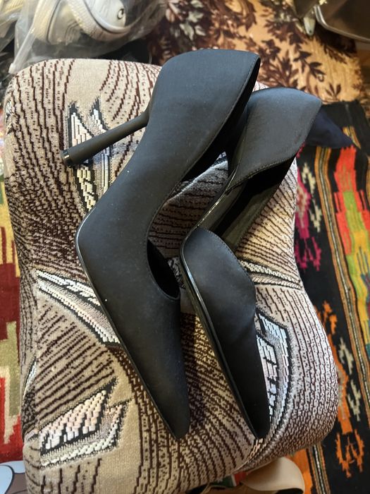 Асиметричні туфлі на каблуку Zara