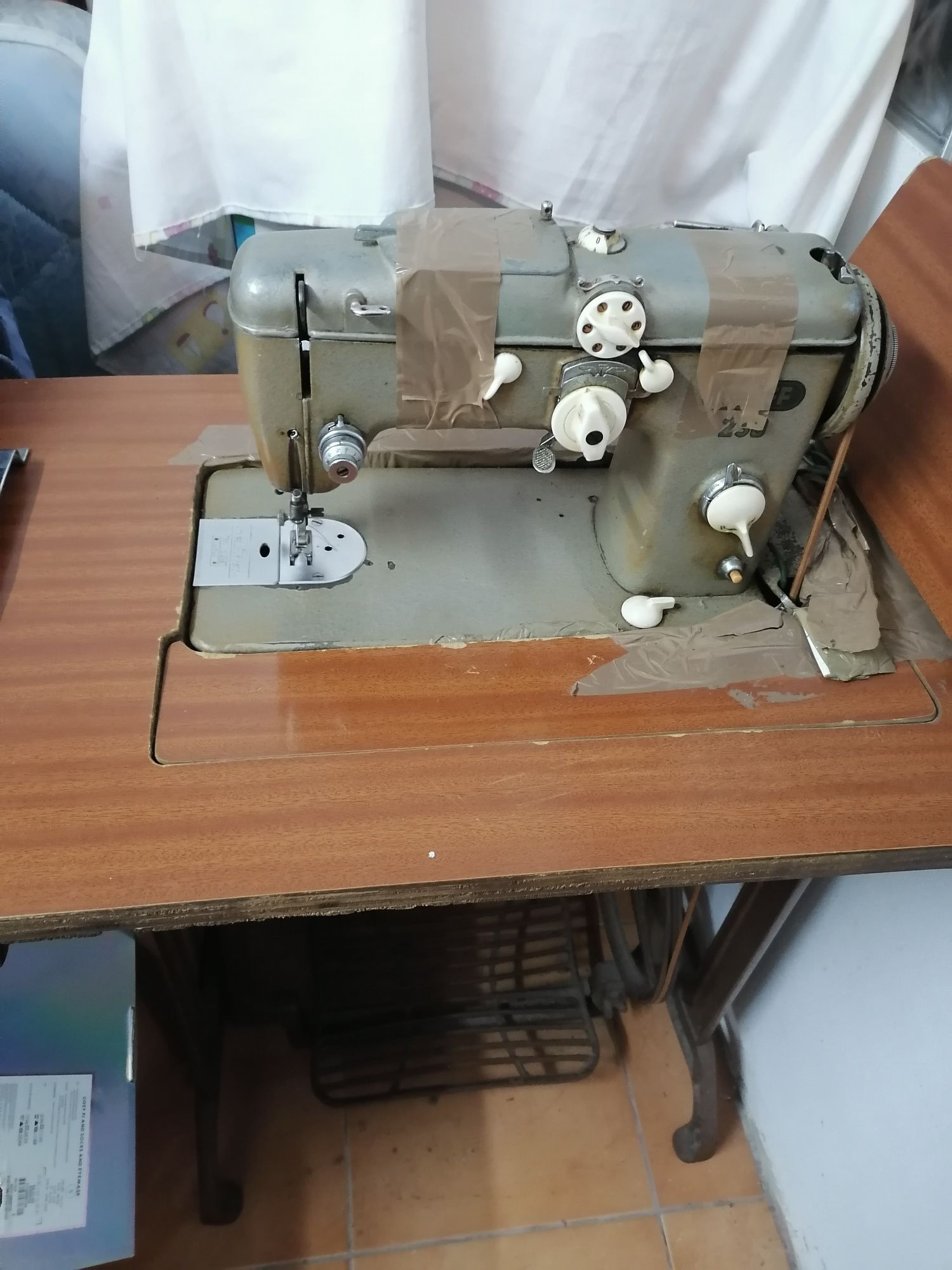 Maquina de costura antiga marca PFAFF 230