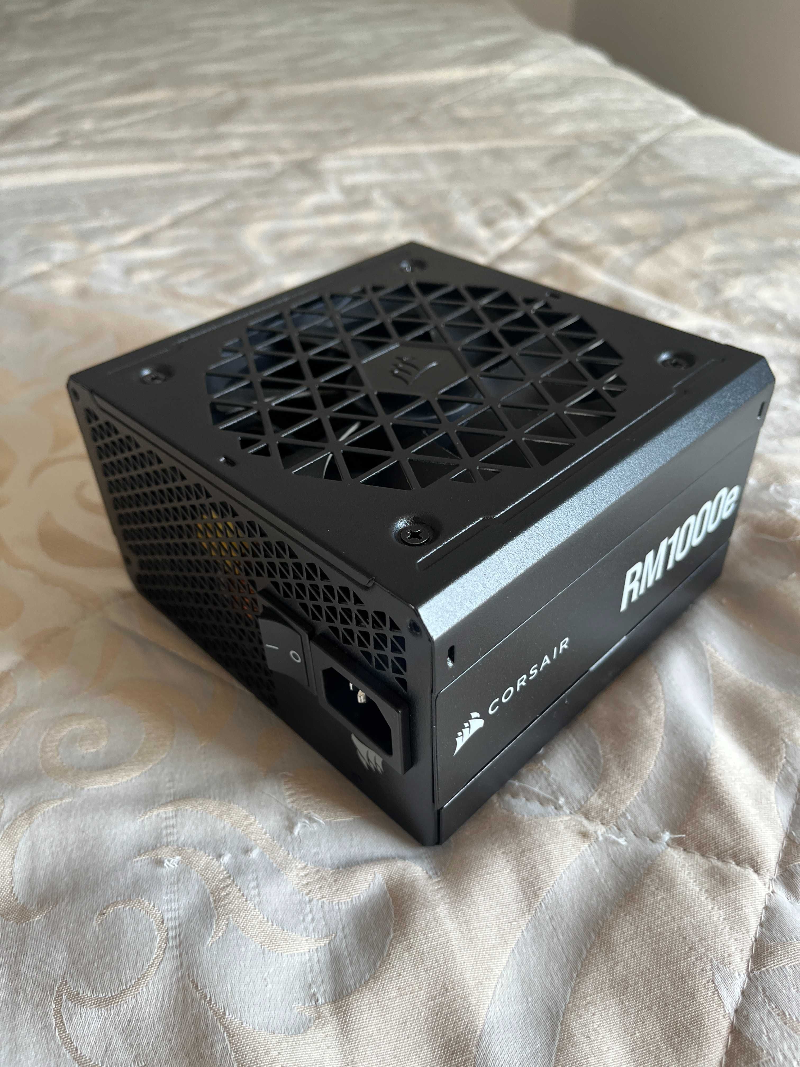 Fonte de Alimentação Corsair RMe Series RM1000e 1000W 80 Plus Gold