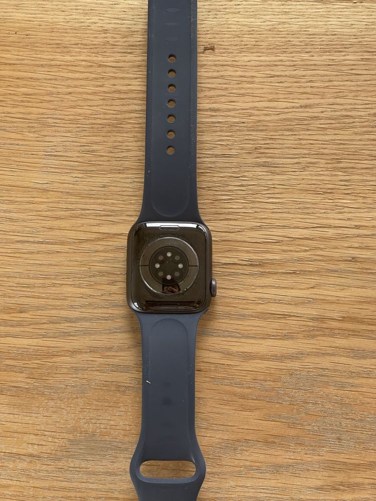 Apple Watch 6 40 mm zadbany z pudełkiem. Mało używany.