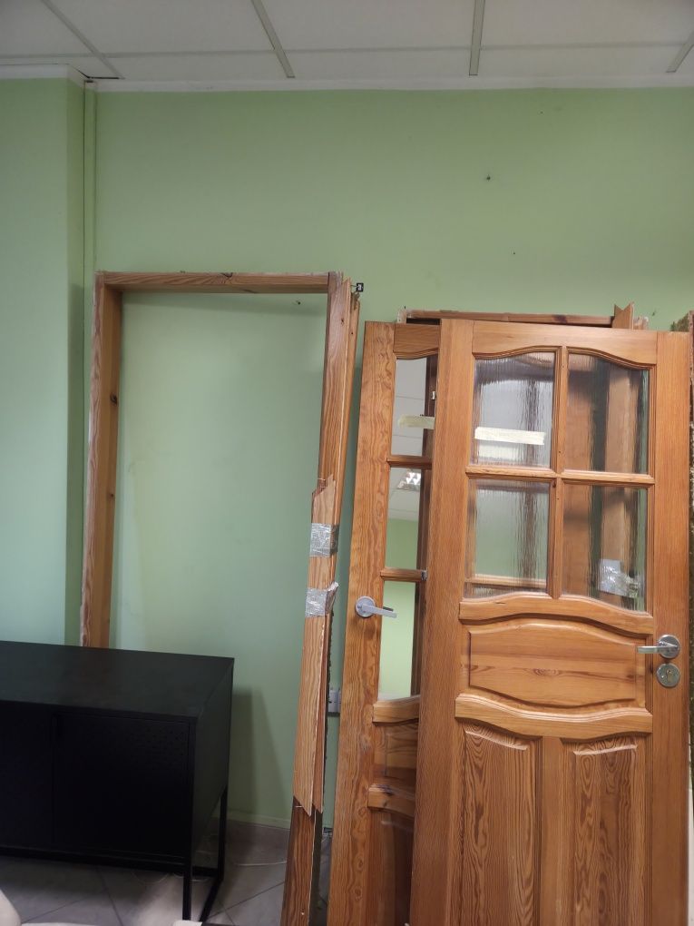 Drzwi wewnętrzne drewniane sosnowe razem z futryną kompletne