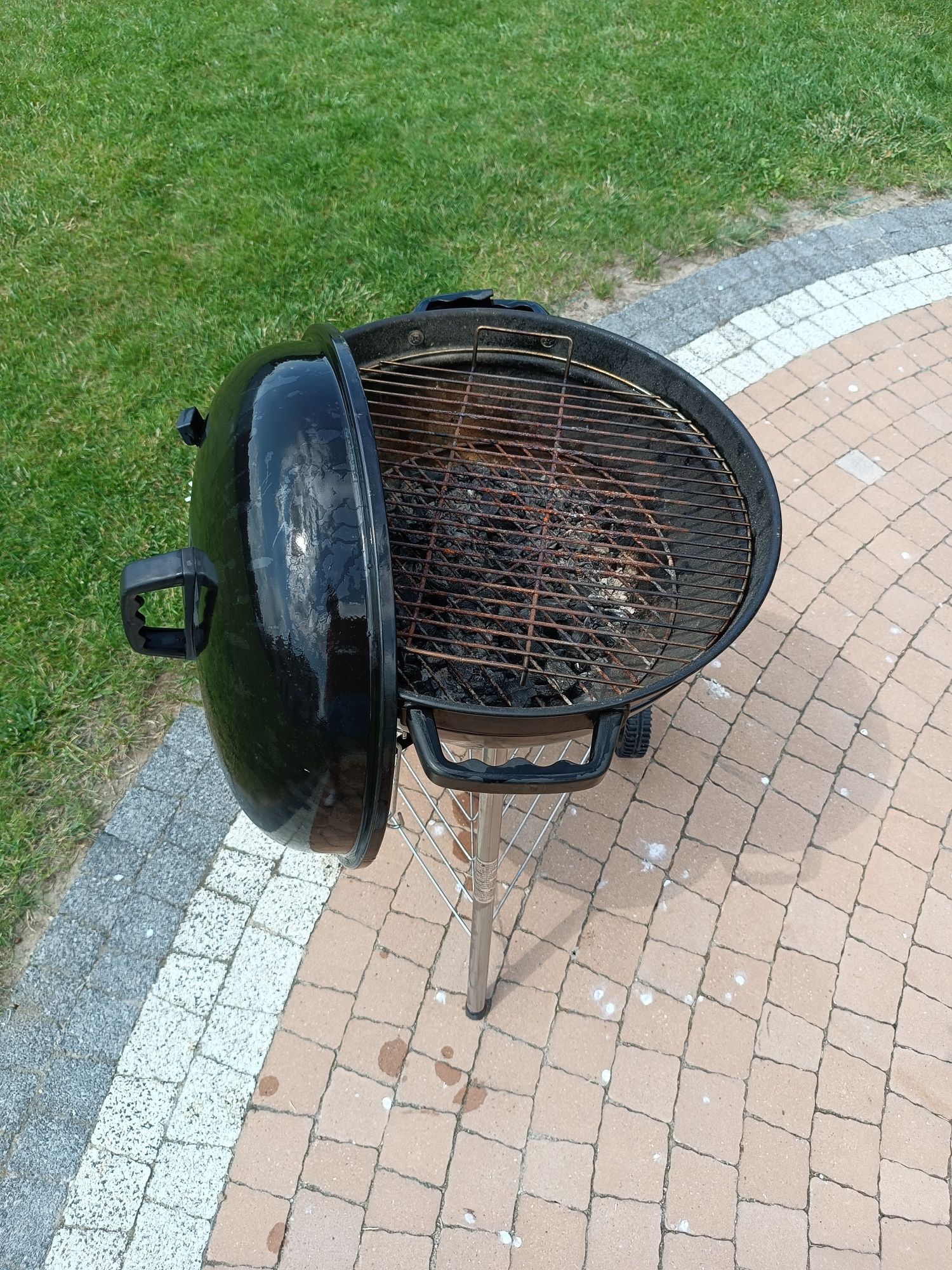 Grill okrągły z popielnikiem