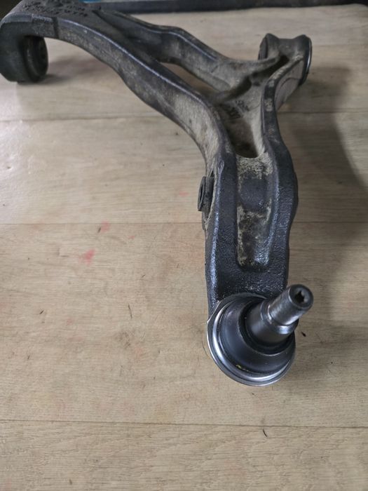 Реставрація  шарових опор, алюмінієвих та залізних ричагів.