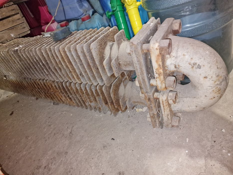 Радиатор чугунный,  регистр