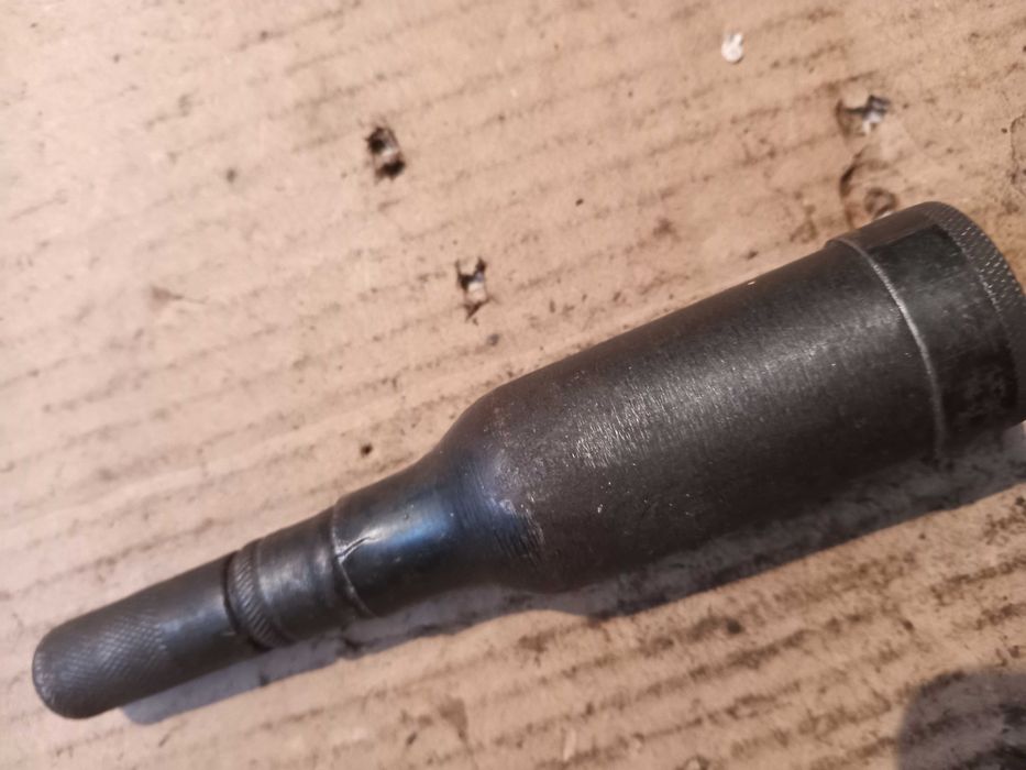 Шприц Иж-49, ободок  фары Иж-П, замок цепи.