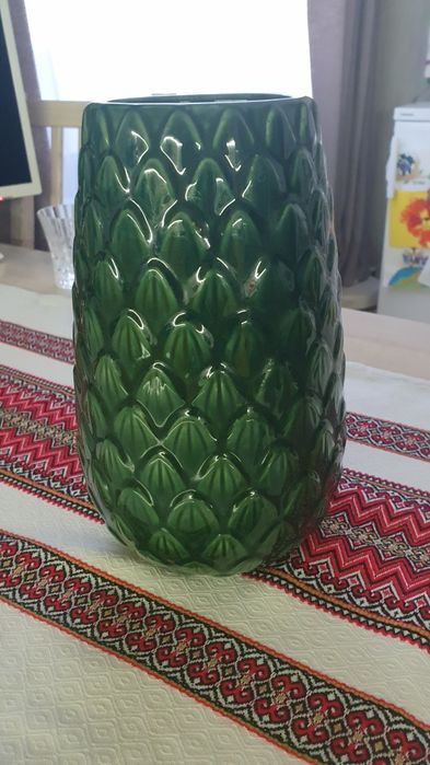 Керамична ваза зеленого кольору