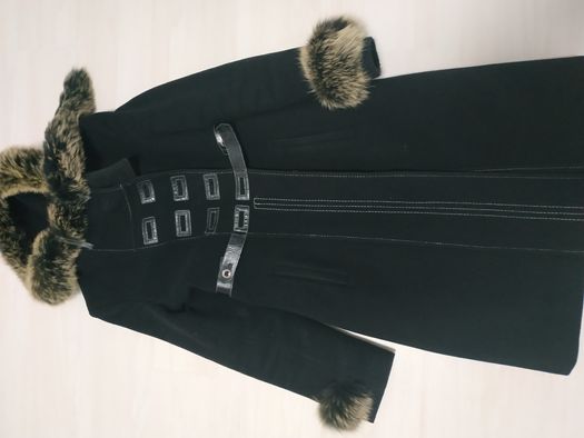 Пальто з натуральним хутром чорнобурки