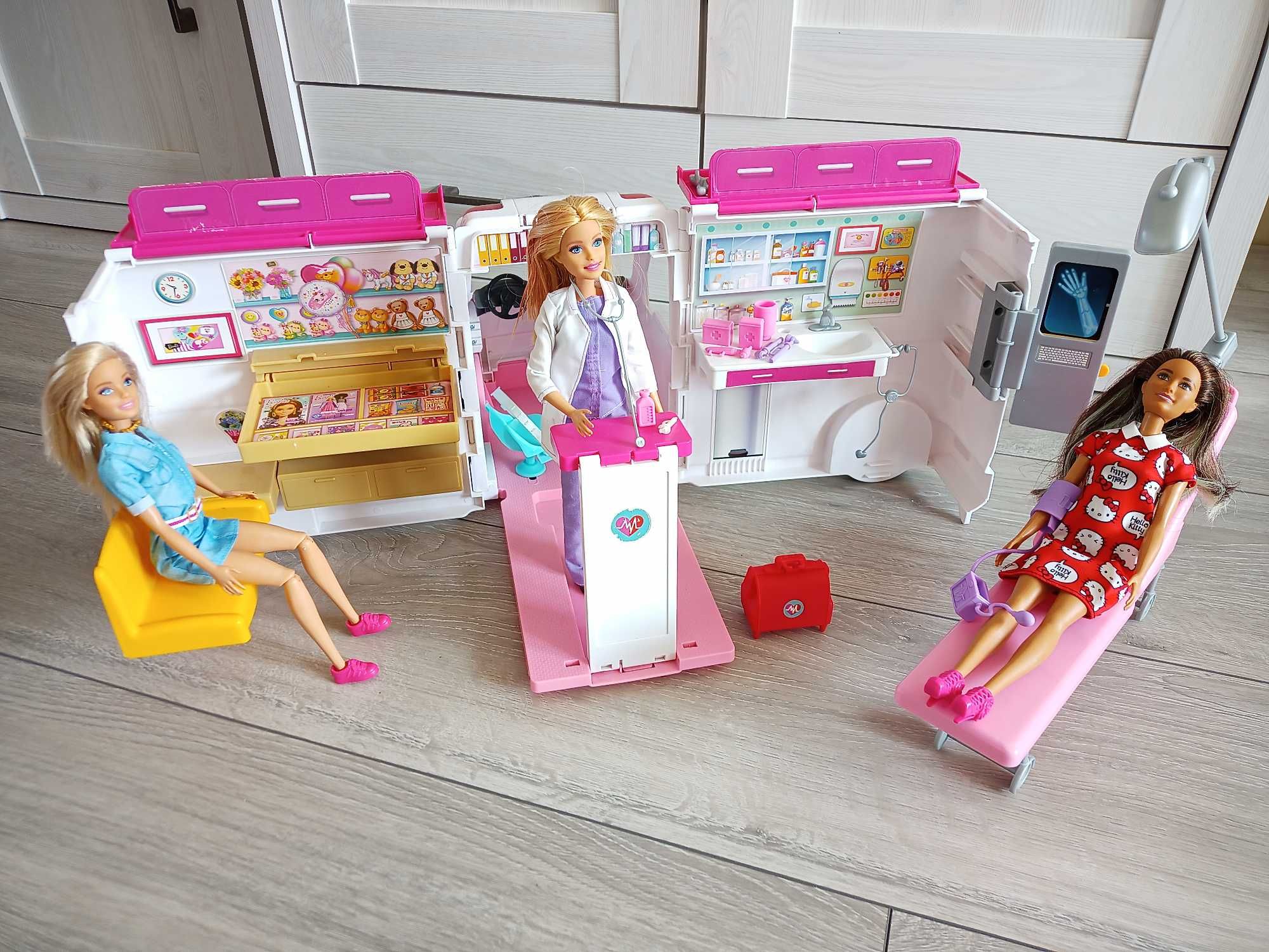 Dom lalki Barbie Dreamhouse, samolot, karetka, auto, cukiernia i in.